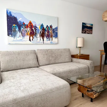Tinus - 3 Min Walk To Lift Apartment