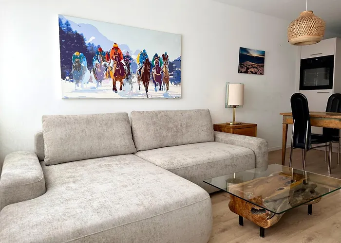 Tinus - 3 Min Walk To Lift Apartment