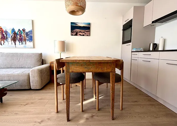 Tinus - 3 Min Walk To Lift *