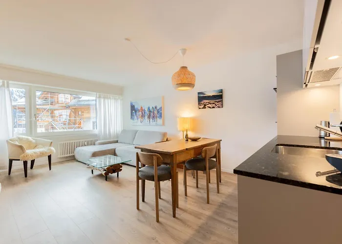 Tinus - 3 Min Walk To Lift Apartment *